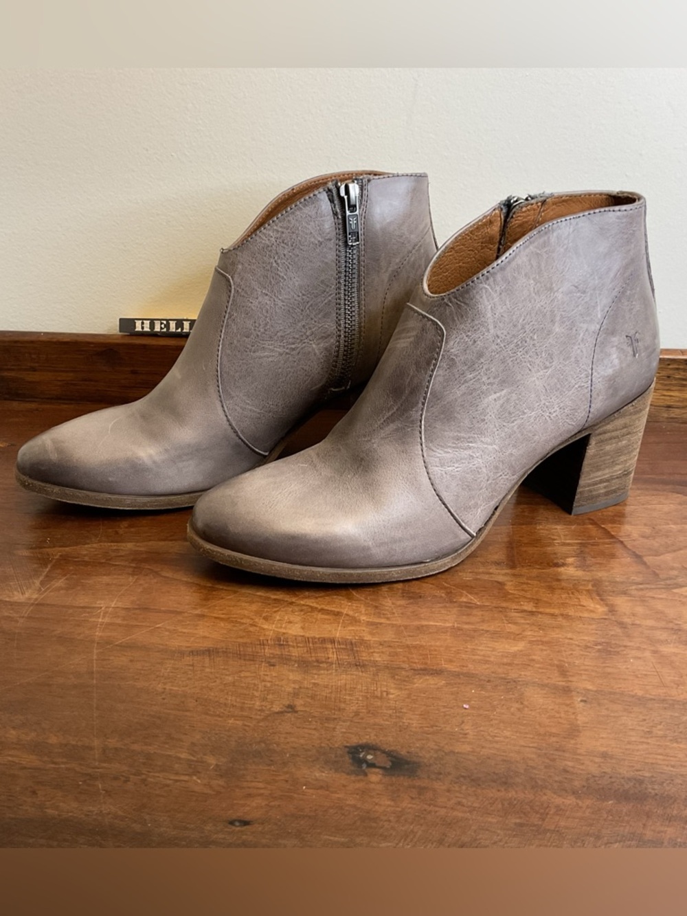 Frye 3478307 Nora Zip Gray Full Grain Leather Heeled Ankle Boots Women’s 8.5M